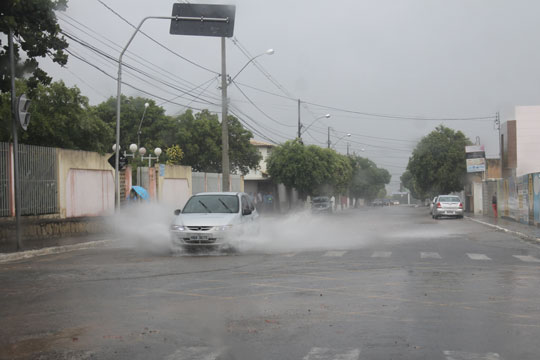 Choveu bastante em Brumado na tarde desta segunda-feira (18)
