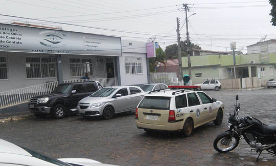 Brumado: Bandidos assaltam clínica de oftalmologia e levam aparelhos celulares dos pacientes