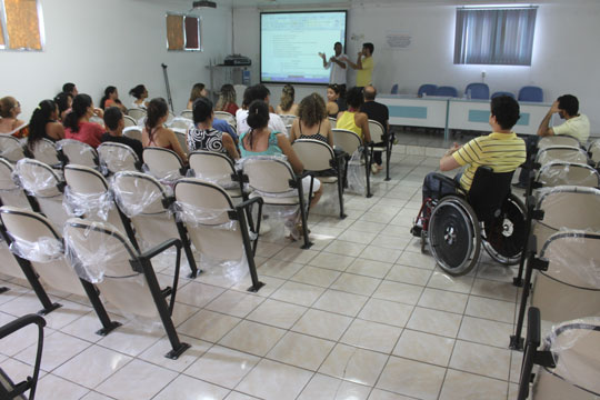 Tema 'Direitos Humanos aos Surdos' é debatido em dia de palestras em Brumado