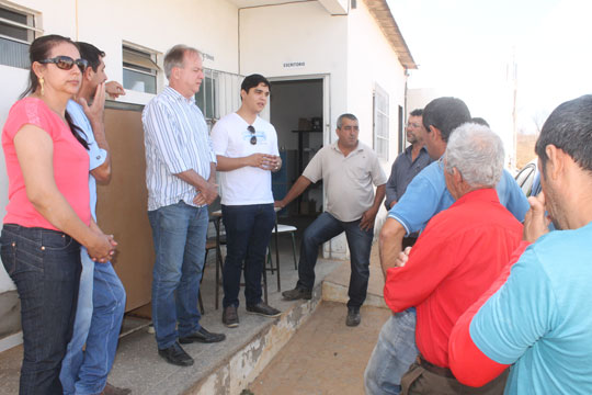 Vitor Bonfim ouve leiteiros de Brumado para ser interlocutor junto ao governo do estado