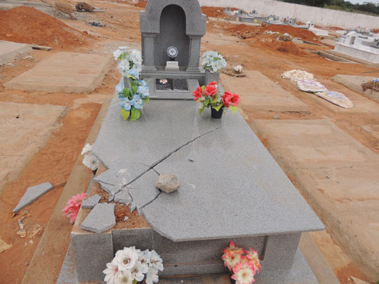 Detonação de rocha abala casas e atinge sepultura em cemitério de Brumado