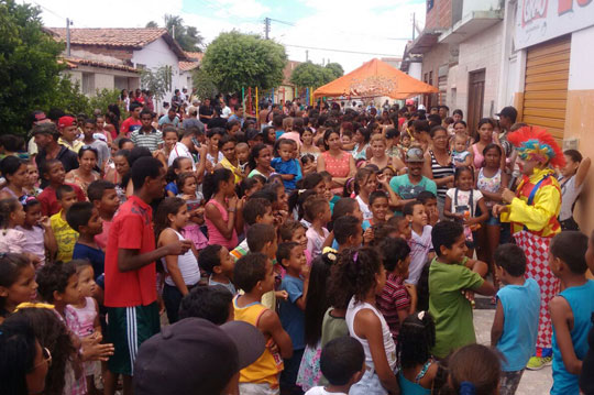 Brumado: Caruru, cachorro quente e brinquedos no dia das crianças do Bairro Dr. Juracy