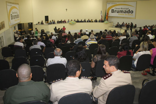 Câmara de Vereadores realiza solenidade de entrega títulos de cidadão brumadense