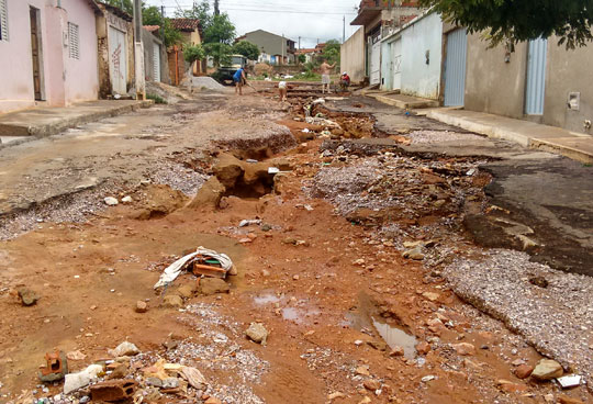 Já choveu mais de 250 mm em Brumado e prefeitura faz levantamento dos estragos nas ruas