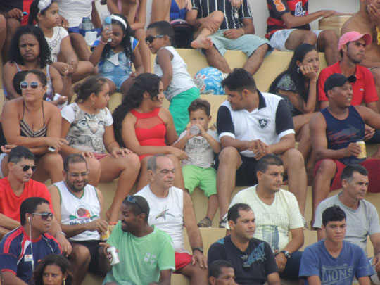 Campeonato de futebol vira lazer para as famílias brumadenses