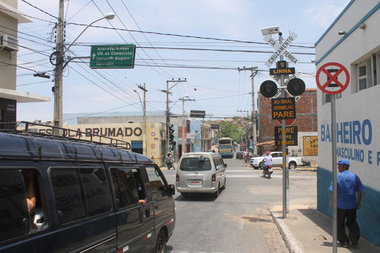 Ferrovia instala sinalizadores a base de energia solar em Brumado