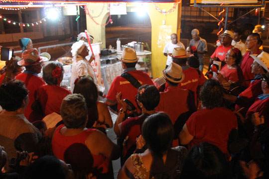 Brumado: Folia de Reis toma conta da Praça Armindo Azevedo