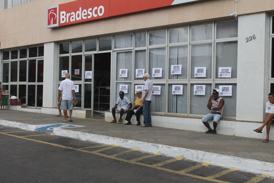 Greve dos Bancários: Decisão judicial proíbe cobrança de juros na Bahia
