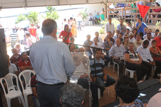 Brumado: Prefeito aponta baderna e inflexibilidade e grevistas viram as costas em protesto