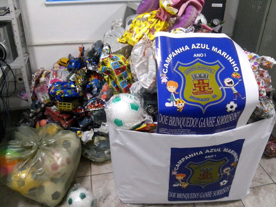 Guardas municipais arrecadam brinquedos para doar às crianças carentes de Brumado