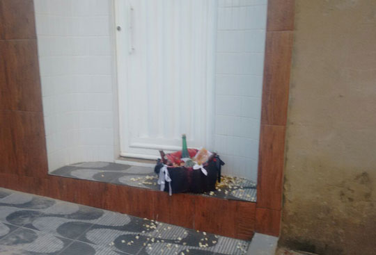 Despacho de macumba é deixado na porta de assessor parlamentar em Brumado