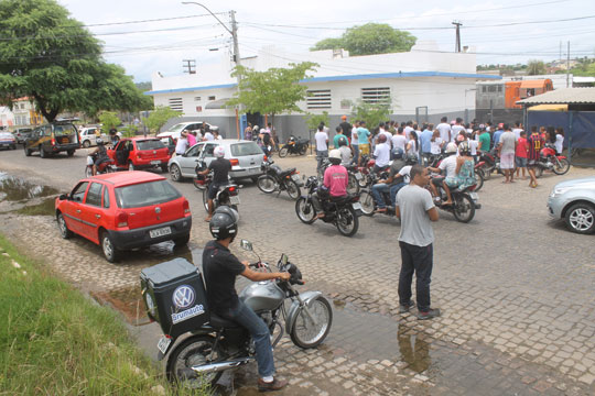 Brumado: Familiares e amigos prestam as últimas homenagens ao maquinista George Rocha