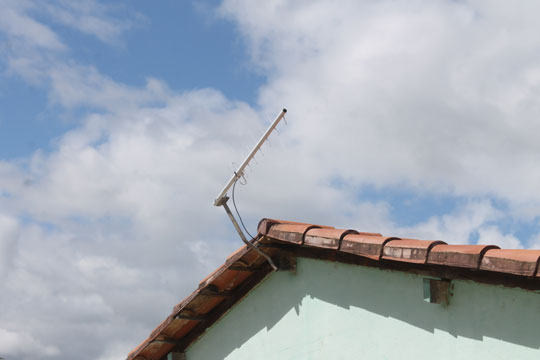 Brumado: Sem sinal de celular, moradores da Lagoa Funda pagam R$ 250 por instalação de antena rural
