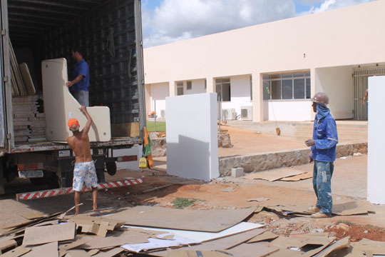 Nova sede da Justiça do Trabalho em Brumado recebe mobília em reta final de obras