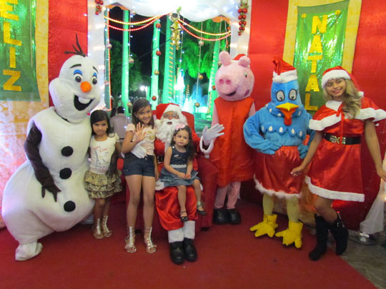 Brumado: Público prestigia 'Natal na Praça' e evento é sucesso entre a criançada