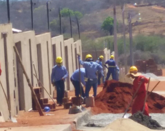 Márcio Moreira comemora início de obras de eletrificação no Bairro Rodoviário em Brumado