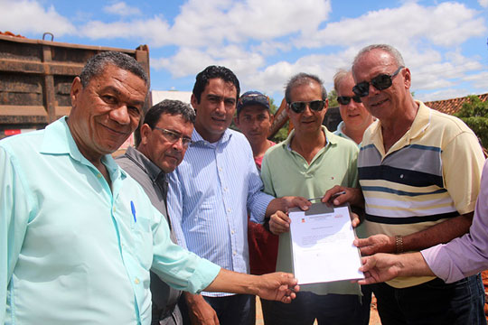 Brumado: Ordem de serviço para construção de praça em Cristalândia é assinada