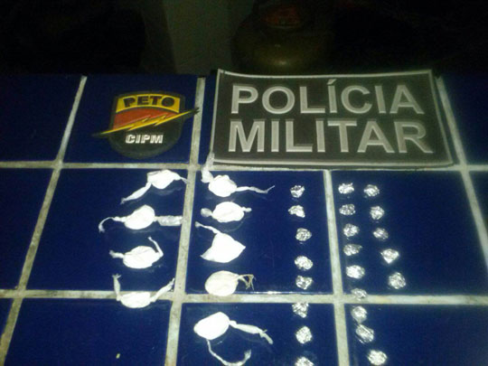 Em abordagem em casa noturna, polícia prende indivíduo com drogas em Brumado