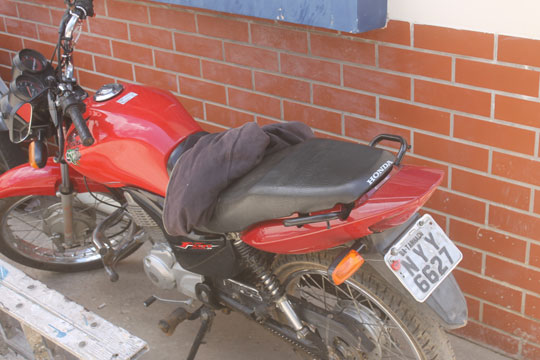 Polícia recupera moto roubada no anel rodoviário em Brumado