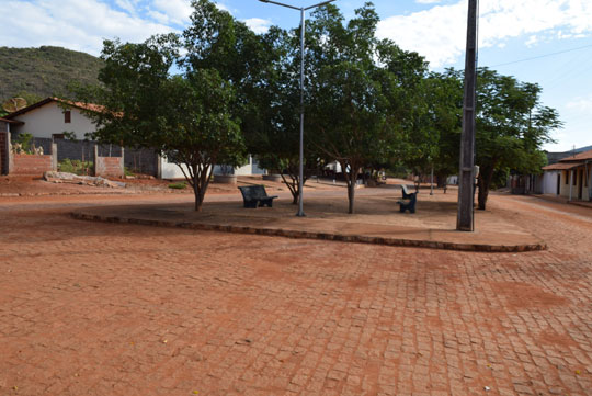 Brumado: Sem a Fiol, moradores de Ubiraçaba migram para o corte de cana