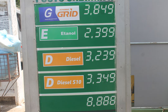 Com dois reajustes em uma semana, brumadenses passam a pagar R$ 3,849 no litro da gasolina