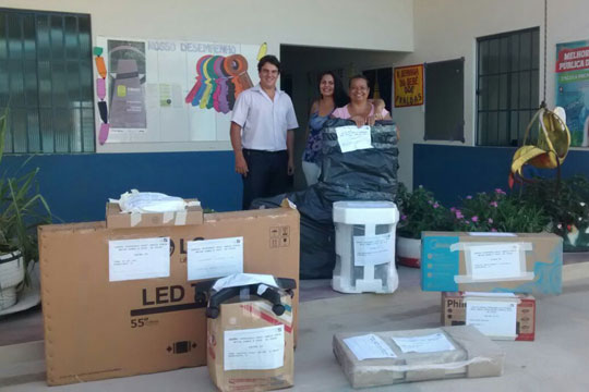 Escola de Brumado recebe equipamentos da Fundação José Silveira