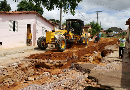 Brumado: Prefeitura inicia recuperação de ruas pelo Bairro Baraúnas 