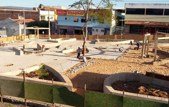 Prefeito de Brumado garante inauguração da Praça do Jurema  no aniversário da cidade