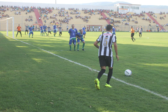 Desportistas comemoraram o retorno do campeonato brumadense de futebol