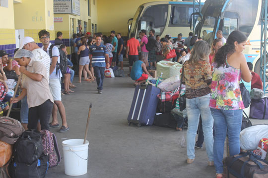 Brumadenses preferem passar as celebrações de final de ano fora da cidade e vendas no comércio caem