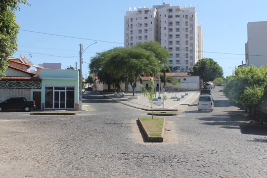 Brumado: Concluída obra da rótula na Praça dos Trabalhadores; local ganhará nova sinalização