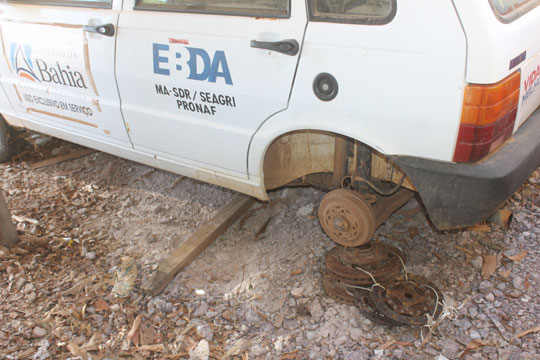 Brumado: Polícia detém dois saqueadores de peças de carros no Derba