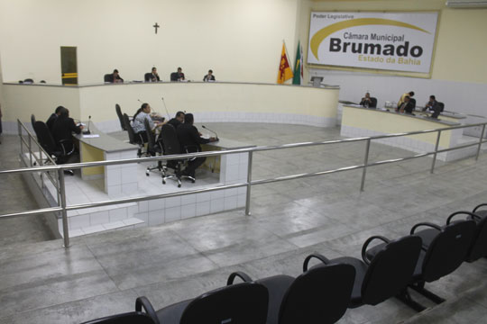 Brumado: Legislativo aprova projeto que reajusta vencimentos dos servidores comissionados