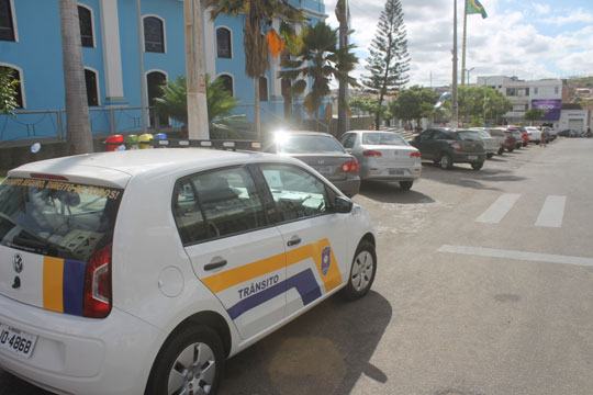 Brumado: Superintendência de trânsito retira motos do estacionamento da Praça da Matriz