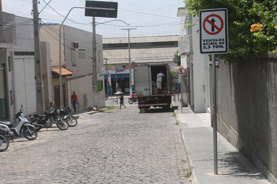 Transportadoras não respeitam o trânsito de Brumado