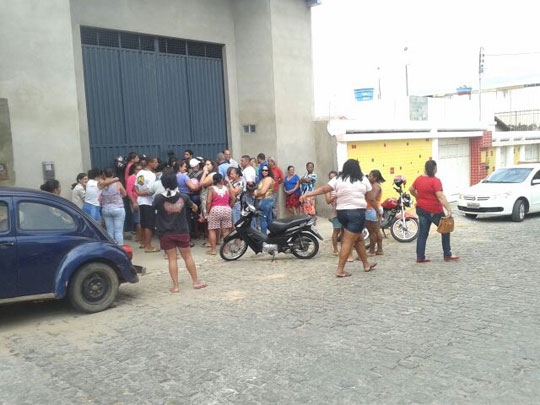 Valec e Andrade Gutierrez liquidam móveis e obras da Fiol podem virar elefante branco em Brumado