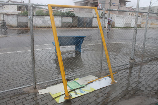 Vândalos destroem Praça da Ciência em Brumado