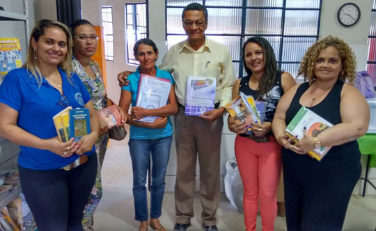 Brumado: José Carlos dos Reis faz doação de livros e viabiliza construção de quadra em Arrecife