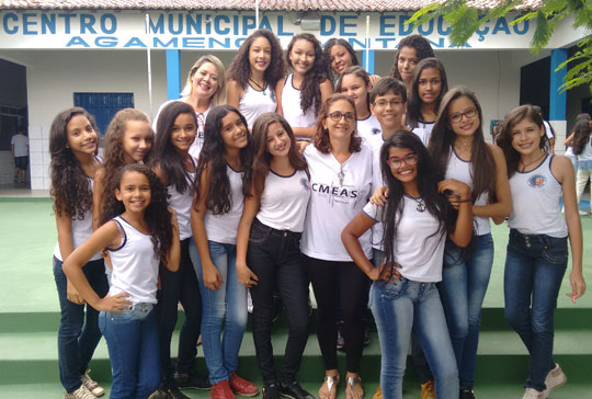 Estudantes comemoram retorno das aulas em Brumado