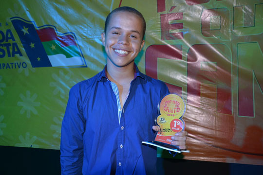 Artista brumadense conquista concurso de música em Vitória da Conquista