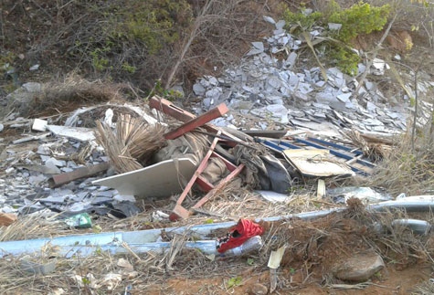 Rio de Contas: Caminhão carregado com mármore tomba e deixa três feridos