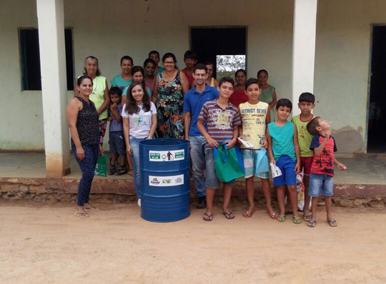 Secretaria de Meio Ambiente de Caculé distribui coletores de lixo em comunidades rurais