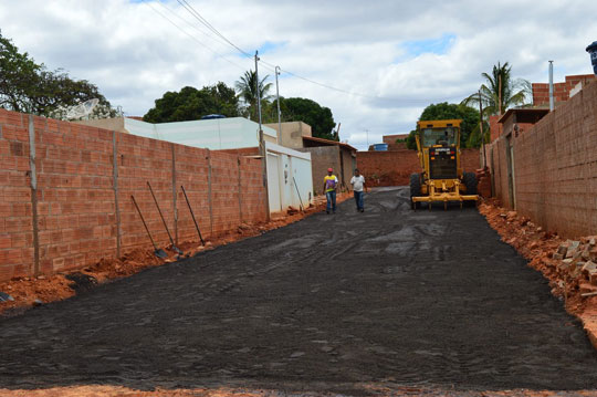 Caculé: Prefeitura realiza obras de pavimentação pela cidade