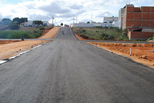 Caculé: Obras de pavimentação são realizadas por toda cidade