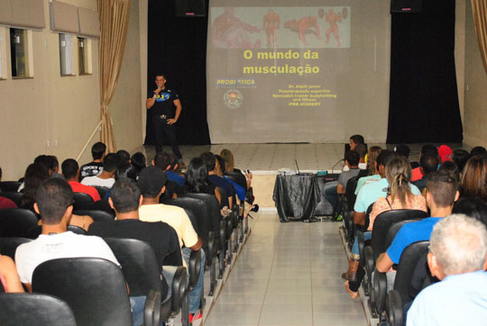 Fisioterapeuta de Brumado ministra palestra com o tema Viva Forte e com Saúde em Caculé