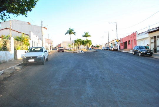 Ruas de Caculé recebem pavimentação asfáltica