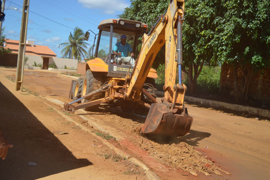 Caculé: Prefeitura inicia serviço de pavimentação asfáltica no Povoado de Várzea Grande