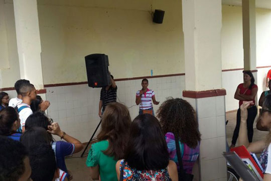 Servidores de Colégio Estadual paralisam atividades por atraso de salários em Caculé