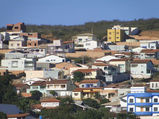 Corpo é encontrado com sinais de violência em local de difícil acesso em Caetité