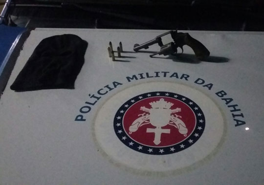 Homens são presos por porte ilegal de arma no Povoado de Taboas em Caetité